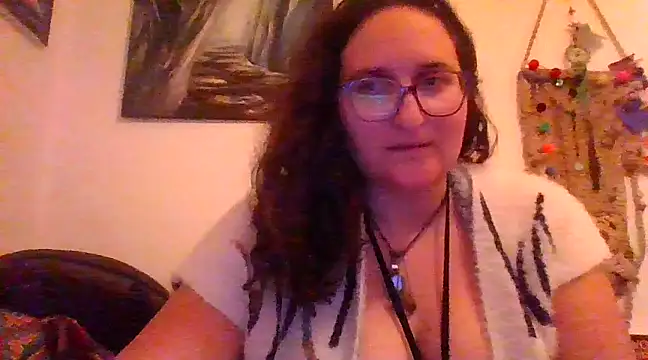 Snapshot of juicyrubies chatting on 03.21.25 juicyrubies online show from 03.21.25