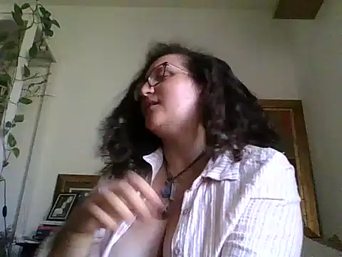 Snapshot of juicyrubies chatting on 09.12.25 juicyrubies online show from 09.12.25