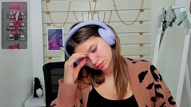 Josephine Kiss online show from 01.11.25