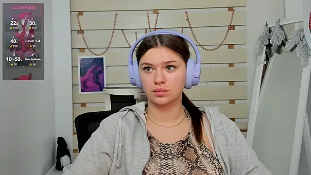 Josephine Kiss online show from 01.12.25