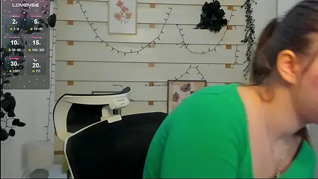 Josephine Kiss online show from 02.07.26