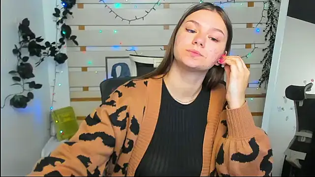 Josephine Kiss online show from 04.24.26