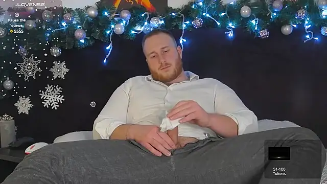 Snapshot of RoddyStill chatting on 12.12.24 RoddyStill online show from 12.12.24