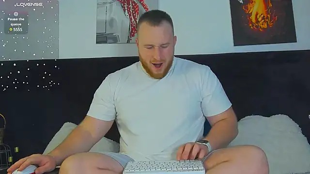 Snapshot of RoddyStill chatting on 01.08.25 RoddyStill online show from 01.08.25