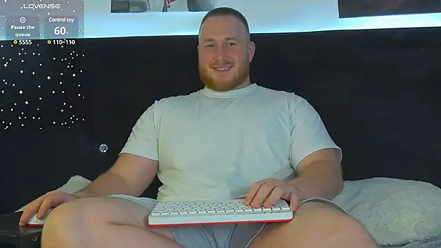 Snapshot of RoddyStill chatting on 01.08.25 RoddyStill online show from 01.08.25