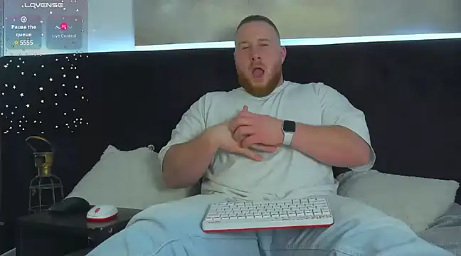 Snapshot of RoddyStill chatting on 03.12.25 RoddyStill online show from 03.12.25