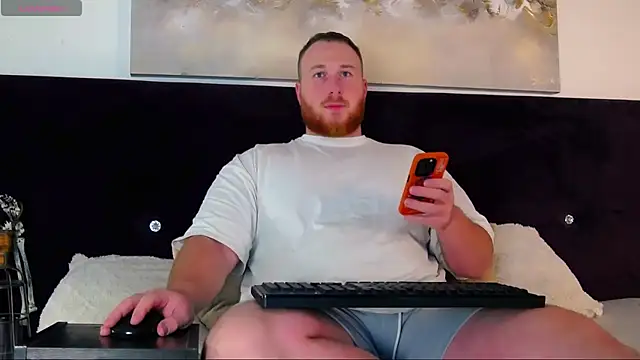 Snapshot of RoddyStill chatting on 12.04.25 RoddyStill online show from 12.04.25