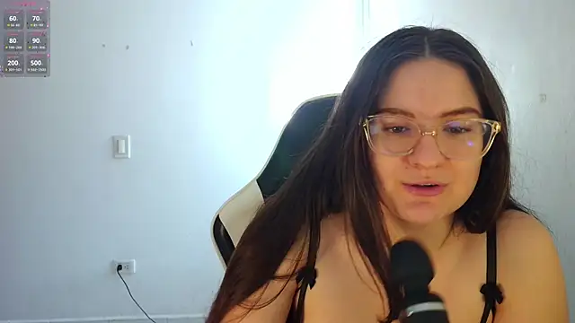 Snapshot of livgomez chatting on 02.06.26 livgomez online show from 02.06.26