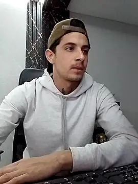 Snapshot of Erick_Wall chatting on 03.14.25 Erick Wall online show from 03.14.25