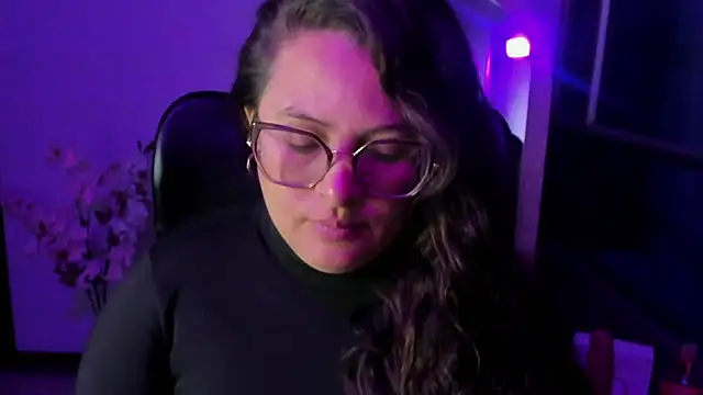 Snapshot of SaraThomso chatting on 09.09.25 SaraThomso online show from 09.09.25