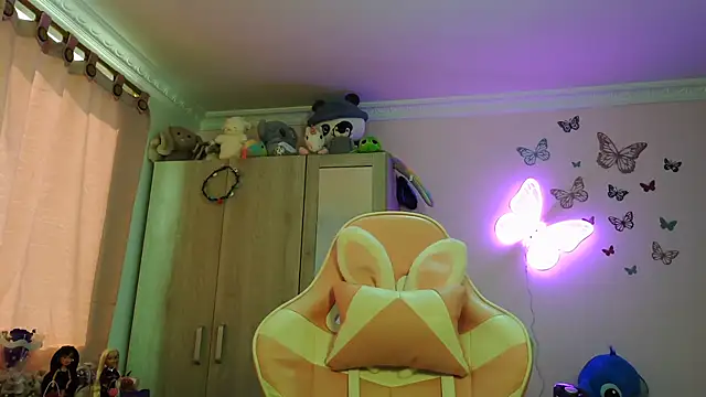 caroline jonson online show from 03.23.26