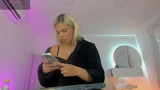 Shelynna azzul online show from 11.30.25