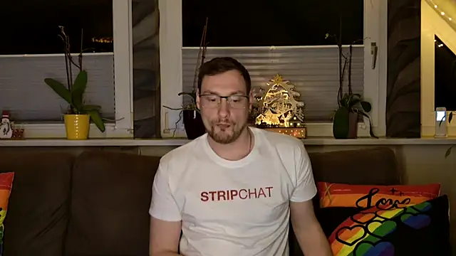 Snapshot of Relsxboy chatting on 12.03.24 Relsxboy online show from 12.03.24