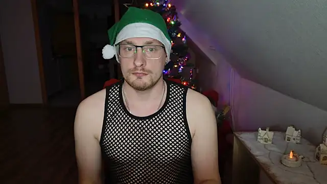 Snapshot of Relsxboy chatting on 12.24.24 Relsxboy online show from 12.24.24