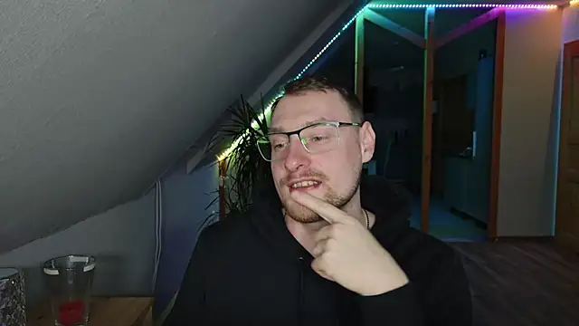 Snapshot of Relsxboy chatting on 02.11.25 Relsxboy online show from 02.11.25