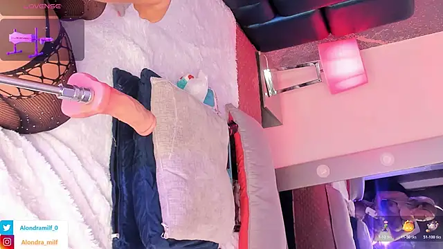 Snapshot of ALONDRAMILF chatting on 11.03.25 ALONDRAMILF online show from 11.03.25