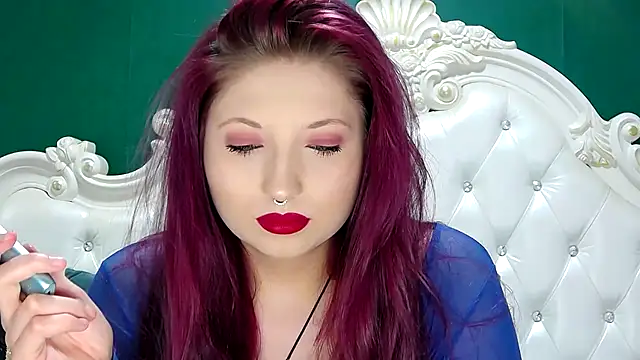 Snapshot of ArielBurn chatting on 12.04.25 ArielBurn online show from 12.04.25