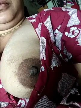 Snapshot of cuteyqueen chatting on 01.05.25 cuteyqueen online show from 01.05.25