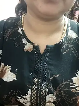 Snapshot of cuteyqueen chatting on 01.15.25 cuteyqueen online show from 01.15.25