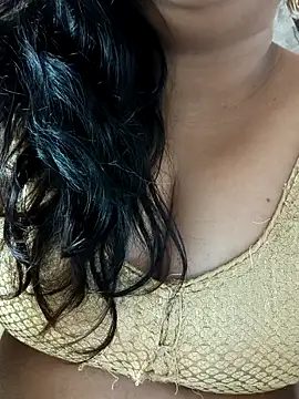 Snapshot of cuteyqueen chatting on 02.05.25 cuteyqueen online show from 02.05.25