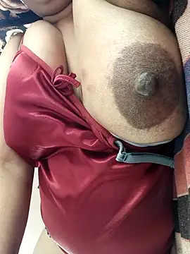 Snapshot of cuteyqueen chatting on 02.17.25 cuteyqueen online show from 02.17.25