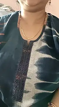 Snapshot of cuteyqueen chatting on 03.17.25 cuteyqueen online show from 03.17.25