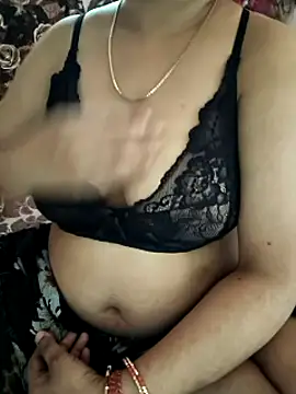 Snapshot of cuteyqueen chatting on 03.21.25 cuteyqueen online show from 03.21.25