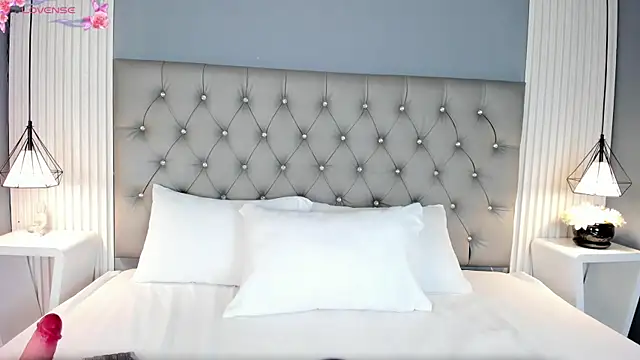 Snapshot of JessyEvans chatting on 09.27.25 JessyEvans online show from 09.27.25