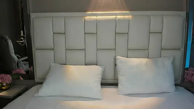 Snapshot of JessyEvans chatting on 10.01.25 JessyEvans online show from 10.01.25