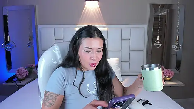Snapshot of JessyEvans chatting on 10.17.25 JessyEvans online show from 10.17.25