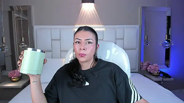 Snapshot of JessyEvans chatting on 10.21.25 JessyEvans online show from 10.21.25