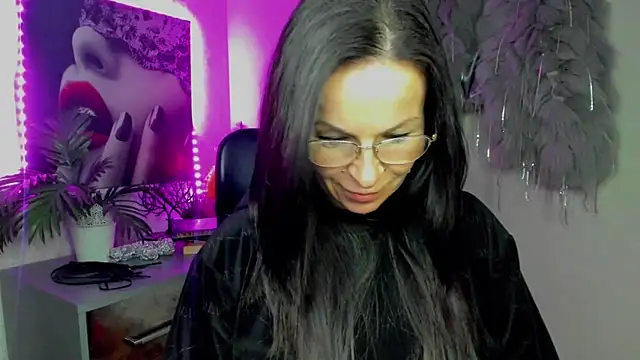 HelenLuxx online show from 01.31.26