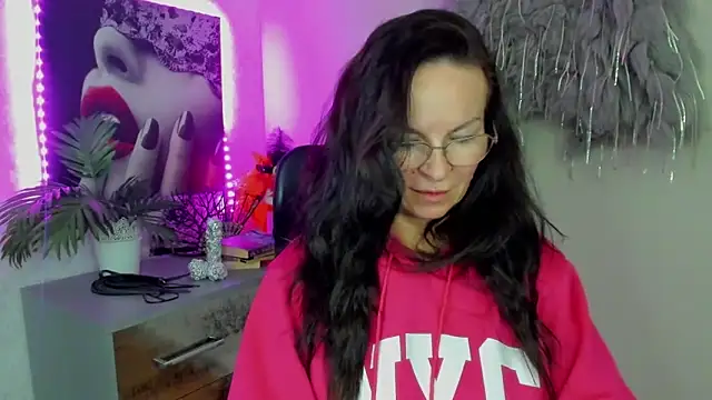 HelenLuxx online show from 02.24.26