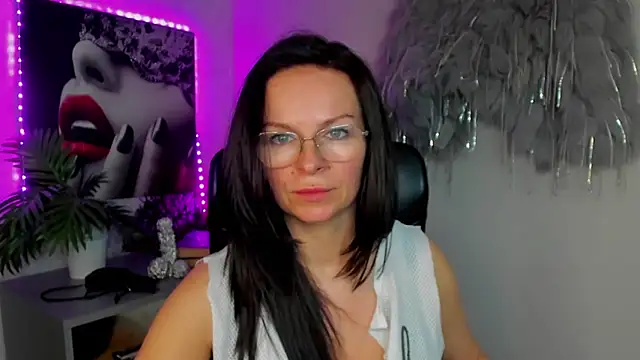 HelenLuxx online show from 03.13.26