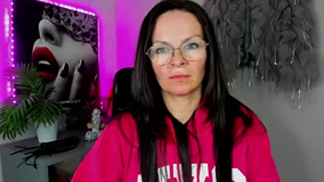 HelenLuxx online show from 04.09.26