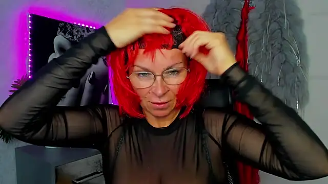HelenLuxx online show from 06.03.26