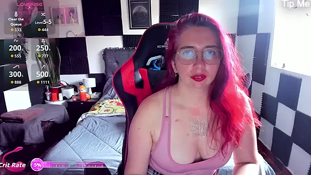 Snapshot of Ursula_fire chatting on 09.12.25 Ursula fire online show from 09.12.25