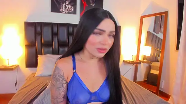 NicoleRouss online show from 01.08.25