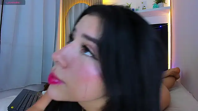 Snapshot of steisy_star chatting on 12.13.25 steisy star online show from 12.13.25