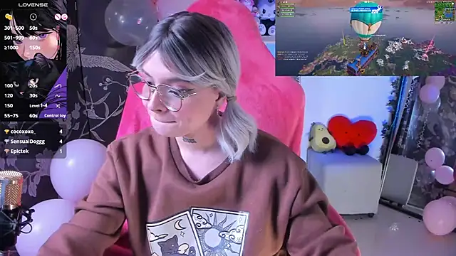 Snapshot of sensualkattt chatting on 02.14.25 sensualkattt online show from 02.14.25