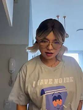 Snapshot of sensualkattt chatting on 03.22.25 sensualkattt online show from 03.22.25