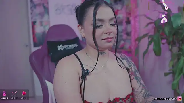 Snapshot of sensualkattt chatting on 09.15.25 sensualkattt online show from 09.15.25