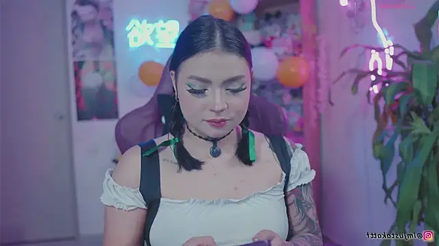 Snapshot of sensualkattt chatting on 09.20.25 sensualkattt online show from 09.20.25