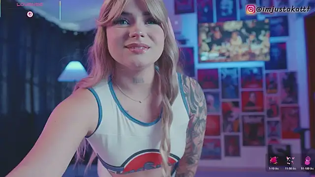 Snapshot of sensualkattt chatting on 10.22.25 sensualkattt online show from 10.22.25