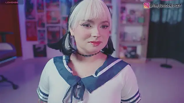 Snapshot of sensualkattt chatting on 10.28.25 sensualkattt online show from 10.28.25