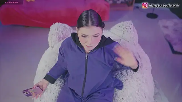 Snapshot of sensualkattt chatting on 11.06.25 sensualkattt online show from 11.06.25