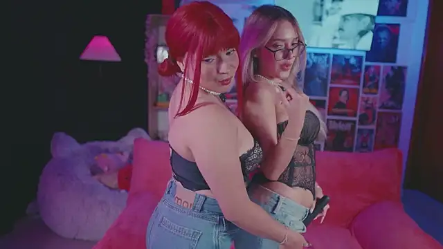 Snapshot of sensualkattt chatting on 11.23.25 sensualkattt online show from 11.23.25