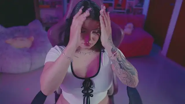 Snapshot of sensualkattt chatting on 11.24.25 sensualkattt online show from 11.24.25