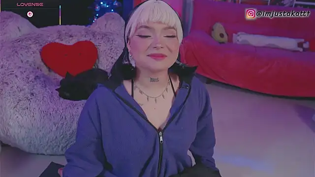 Snapshot of sensualkattt chatting on 12.14.25 sensualkattt online show from 12.14.25