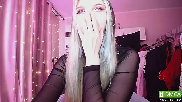 JustMeowGirl online show from 05.17.26